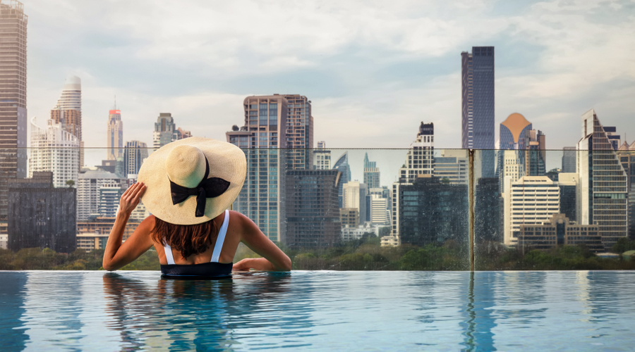 루프탑 온수 수영장 전경